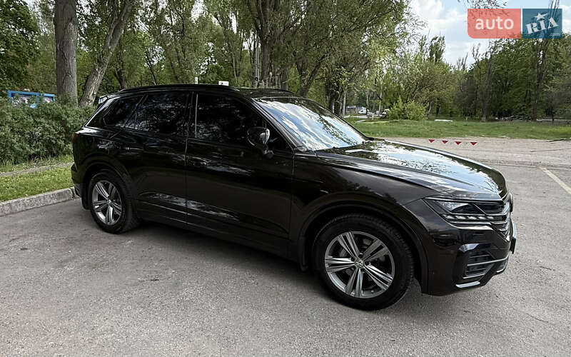 Позашляховик / Кросовер Volkswagen Touareg 2019 в Дніпрі