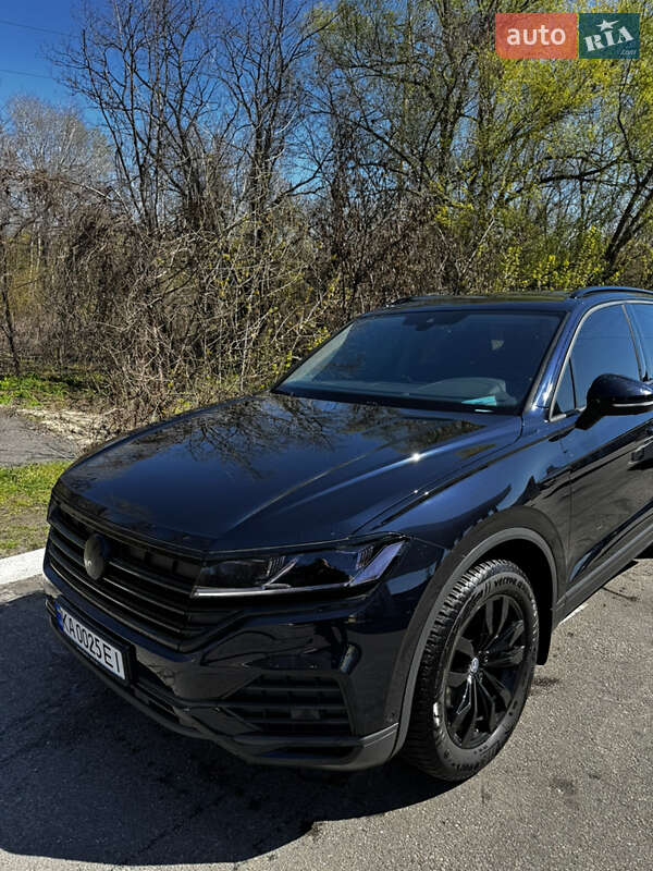 Позашляховик / Кросовер Volkswagen Touareg 2021 в Києві