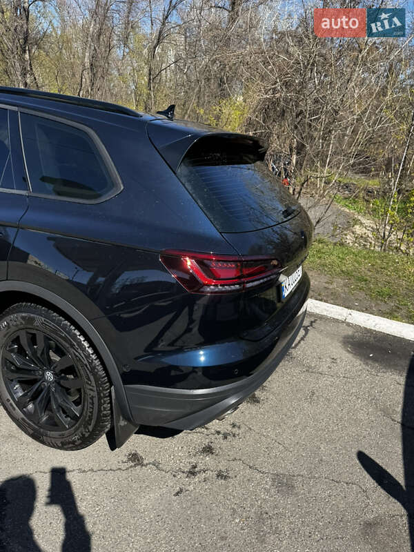 Позашляховик / Кросовер Volkswagen Touareg 2021 в Києві