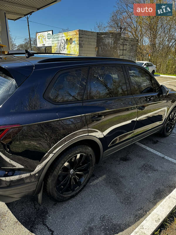 Позашляховик / Кросовер Volkswagen Touareg 2021 в Києві