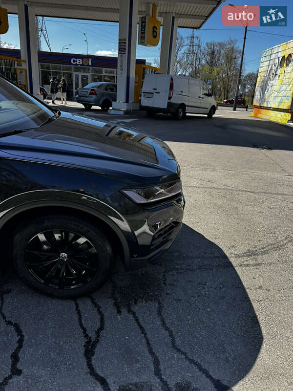 Позашляховик / Кросовер Volkswagen Touareg 2021 в Києві