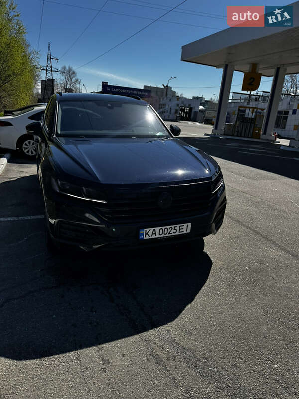 Позашляховик / Кросовер Volkswagen Touareg 2021 в Києві