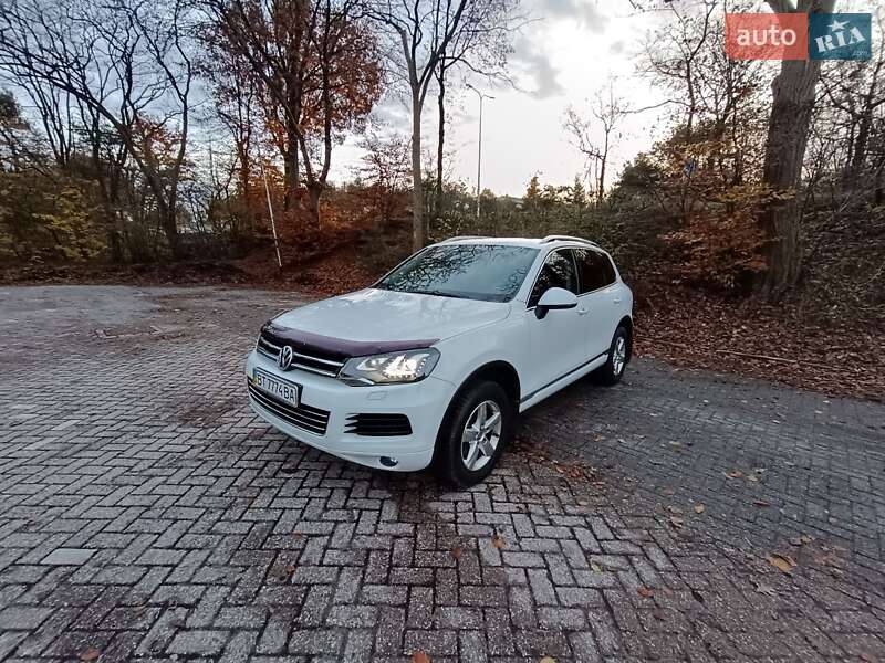 Внедорожник / Кроссовер Volkswagen Touareg 2014 в 