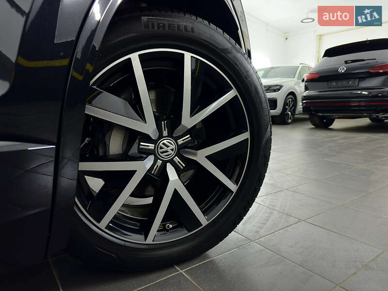 Позашляховик / Кросовер Volkswagen Touareg 2019 в Козятині