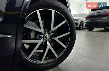 Внедорожник / Кроссовер Volkswagen Touareg 2019 в 