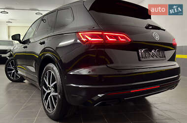 Внедорожник / Кроссовер Volkswagen Touareg 2019 в 