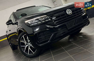 Внедорожник / Кроссовер Volkswagen Touareg 2019 в 