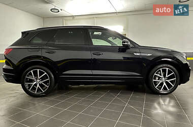 Внедорожник / Кроссовер Volkswagen Touareg 2019 в 