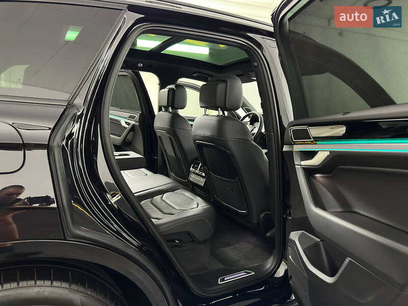 Позашляховик / Кросовер Volkswagen Touareg 2019 в Козятині