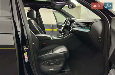 Внедорожник / Кроссовер Volkswagen Touareg 2019 в 