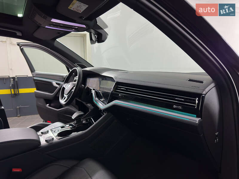 Позашляховик / Кросовер Volkswagen Touareg 2019 в Козятині