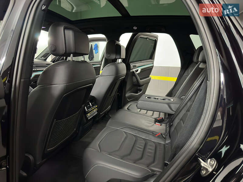 Позашляховик / Кросовер Volkswagen Touareg 2019 в Козятині