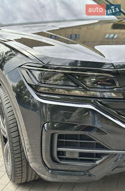 Позашляховик / Кросовер Volkswagen Touareg 2022 в 