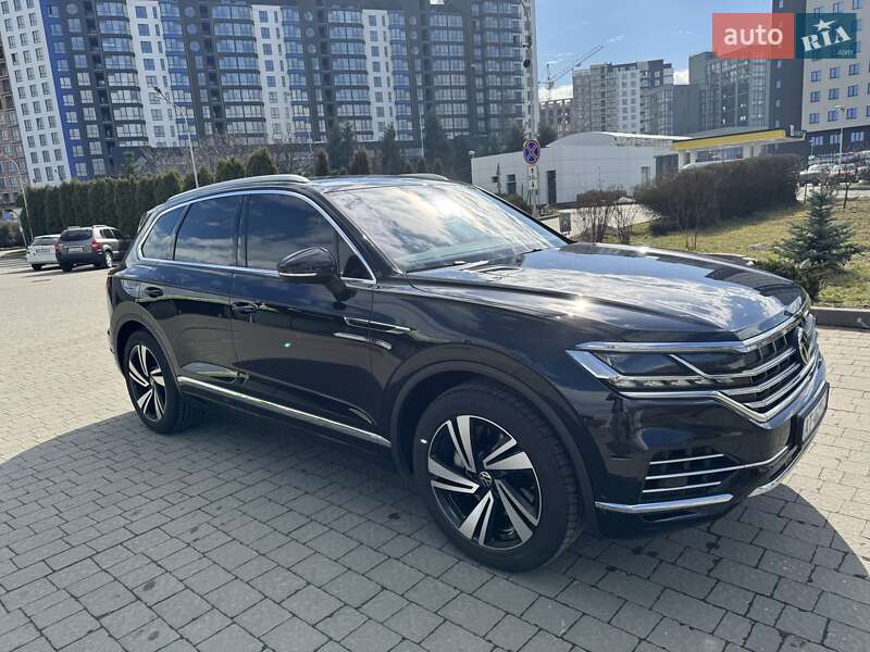 Позашляховик / Кросовер Volkswagen Touareg 2021 в Івано-Франківську