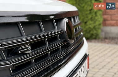 Позашляховик / Кросовер Volkswagen Touareg 2022 в 