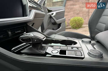 Позашляховик / Кросовер Volkswagen Touareg 2022 в 
