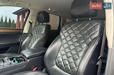 Позашляховик / Кросовер Volkswagen Touareg 2017 в 