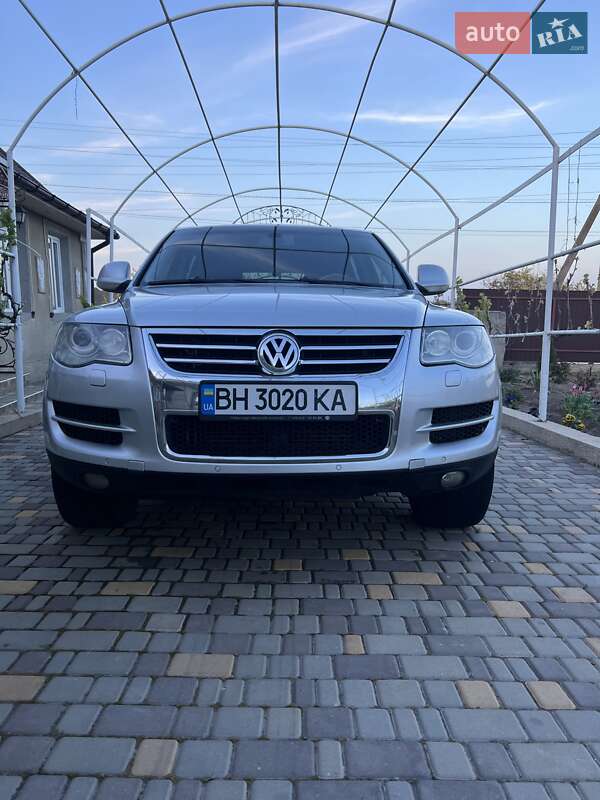 Позашляховик / Кросовер Volkswagen Touareg 2009 в Сараті