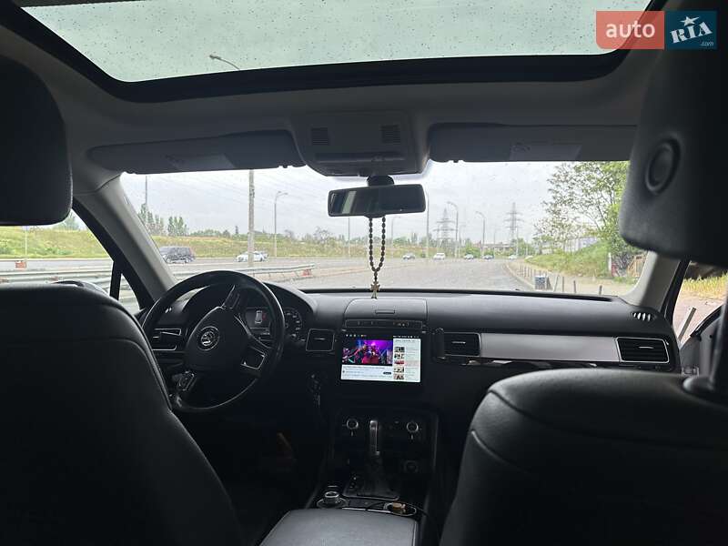 Внедорожник / Кроссовер Volkswagen Touareg 2014 в Одессе