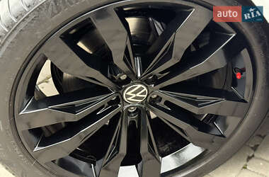 Позашляховик / Кросовер Volkswagen Touareg 2022 в 