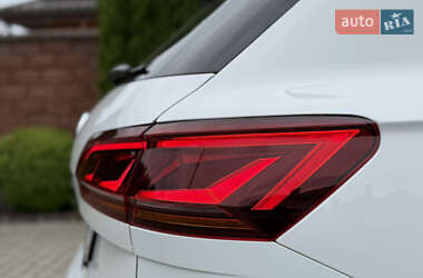 Позашляховик / Кросовер Volkswagen Touareg 2022 в 