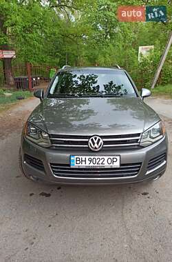 Внедорожник / Кроссовер Volkswagen Touareg 2012 в 