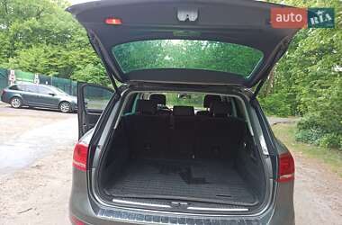 Внедорожник / Кроссовер Volkswagen Touareg 2012 в 