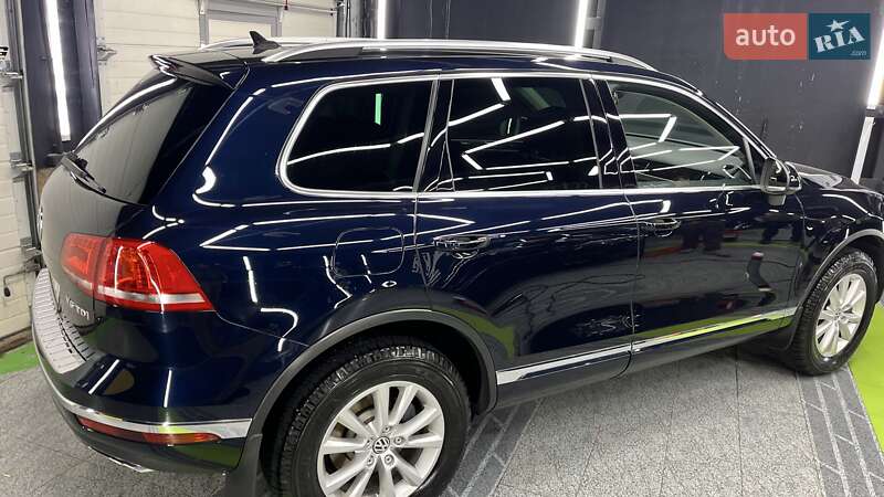 Позашляховик / Кросовер Volkswagen Touareg 2015 в Запоріжжі