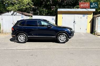Внедорожник / Кроссовер Volkswagen Touareg 2015 в 
