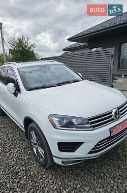 Внедорожник / Кроссовер Volkswagen Touareg 2016 в Ковеле