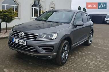 Позашляховик / Кросовер Volkswagen Touareg 2015 в Чернівцях