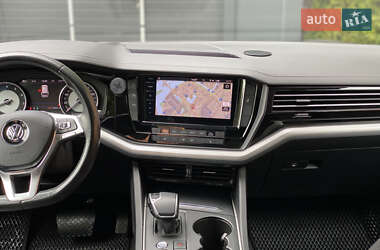Позашляховик / Кросовер Volkswagen Touareg 2019 в 