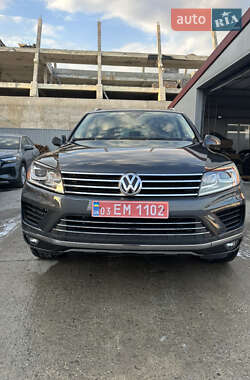 Позашляховик / Кросовер Volkswagen Touareg 2015 в Чернівцях