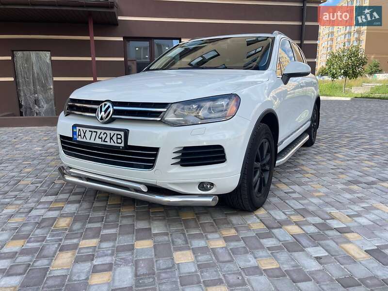 Внедорожник / Кроссовер Volkswagen Touareg 2013 в 