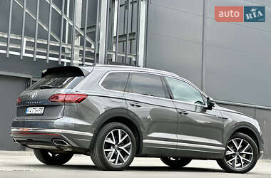 Позашляховик / Кросовер Volkswagen Touareg 2021 в 