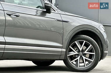 Позашляховик / Кросовер Volkswagen Touareg 2021 в 