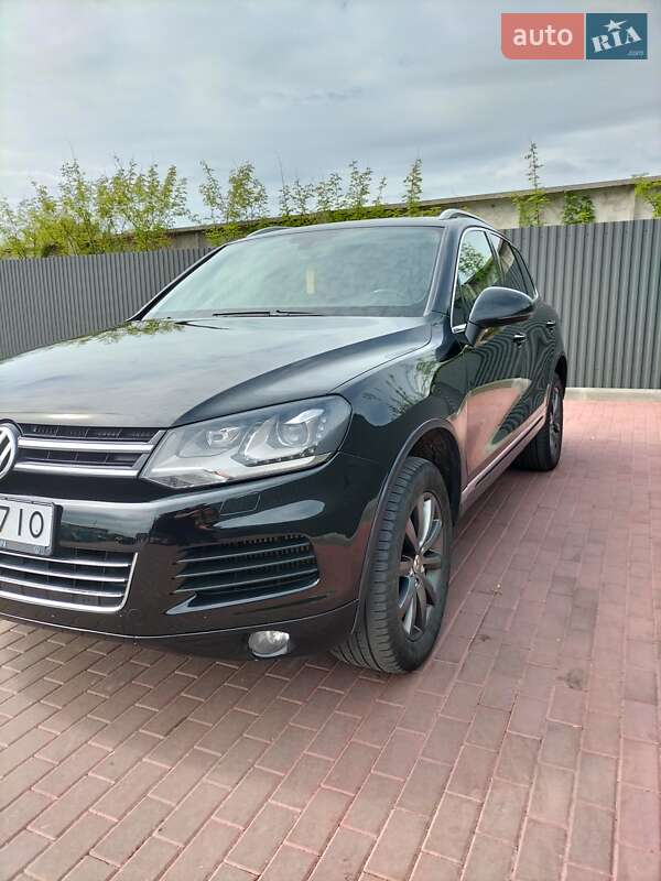 Внедорожник / Кроссовер Volkswagen Touareg 2011 в 