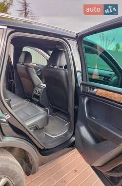 Внедорожник / Кроссовер Volkswagen Touareg 2011 в 