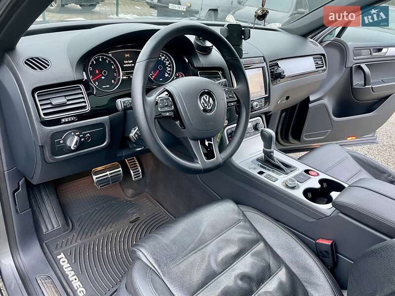 Внедорожник / Кроссовер Volkswagen Touareg 2016 в Сумах