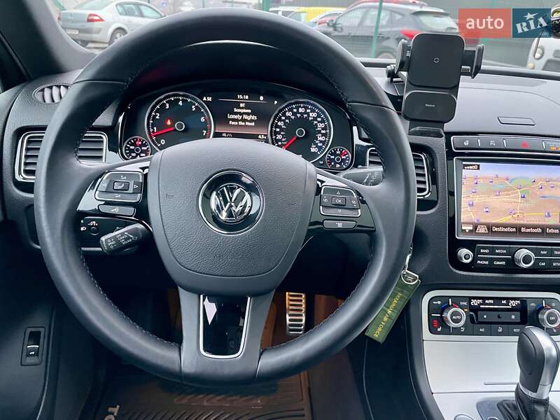 Внедорожник / Кроссовер Volkswagen Touareg 2016 в Сумах