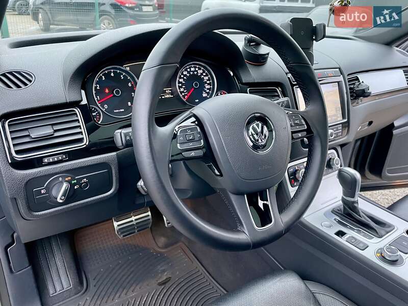Внедорожник / Кроссовер Volkswagen Touareg 2016 в Сумах