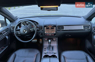 Позашляховик / Кросовер Volkswagen Touareg 2013 в 