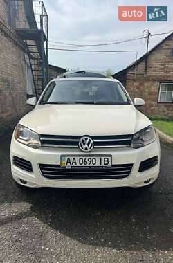 Внедорожник / Кроссовер Volkswagen Touareg 2011 в Киеве