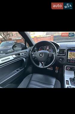 Внедорожник / Кроссовер Volkswagen Touareg 2011 в 