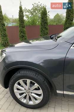 Позашляховик / Кросовер Volkswagen Touareg 2011 в 