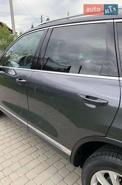 Позашляховик / Кросовер Volkswagen Touareg 2011 в 