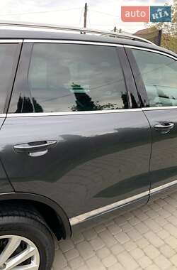 Позашляховик / Кросовер Volkswagen Touareg 2011 в 