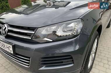 Позашляховик / Кросовер Volkswagen Touareg 2011 в 