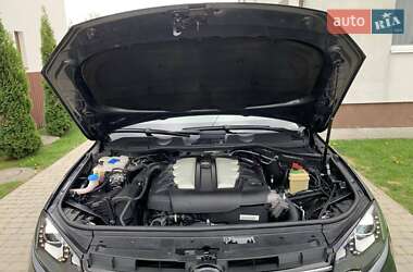 Позашляховик / Кросовер Volkswagen Touareg 2011 в 