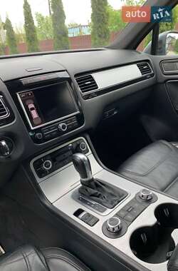 Позашляховик / Кросовер Volkswagen Touareg 2011 в 